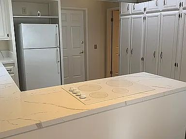 2nd image of 215 S Harwood St #2