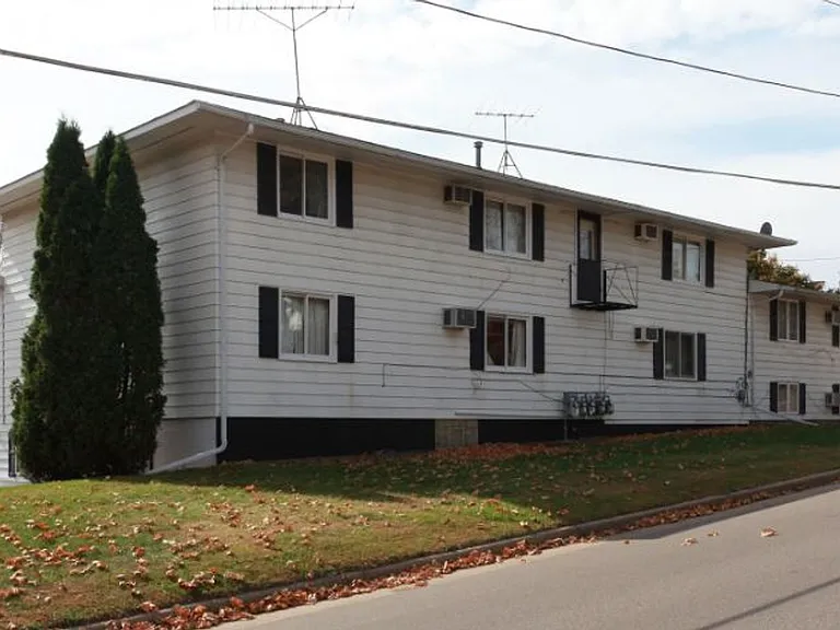 138 N Bay St — Photo 1