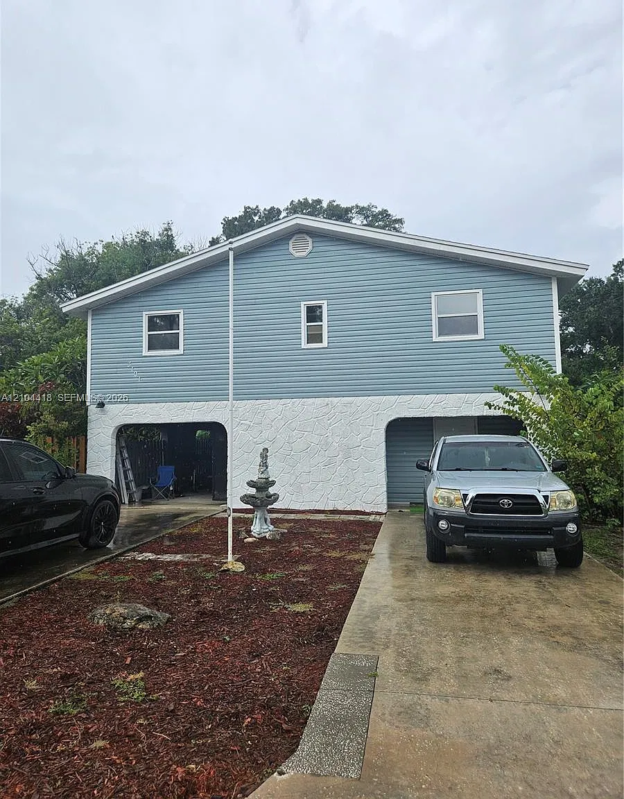 2 bed, 1.0 bath, $2,300 — Photo 2