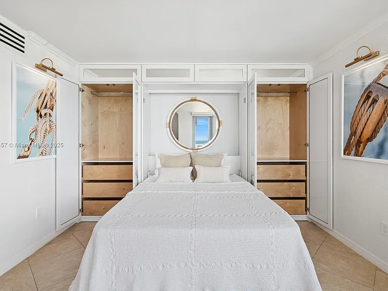 2899 Collins Ave #1025 — Photo 4