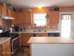 5th image of 385 Ashford Ave