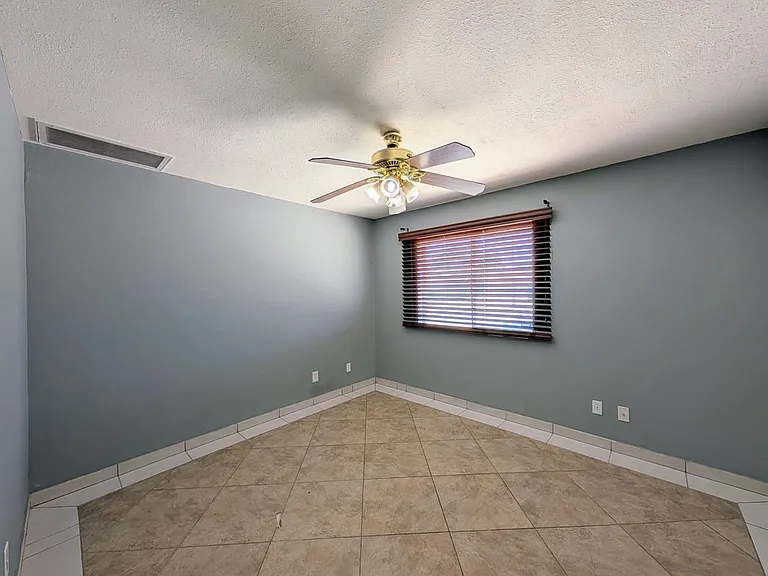 3848 W North Ln — Photo 22