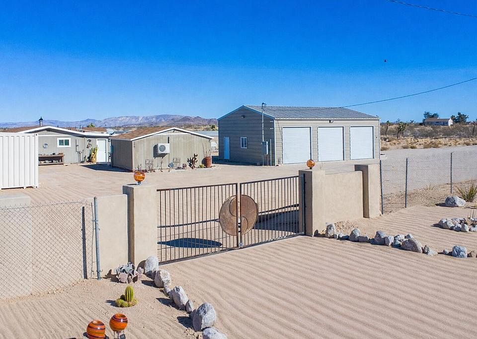 1st image of 2467 Sand Dr