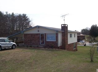 114 Palmer Ave, Hudson, NC 28638