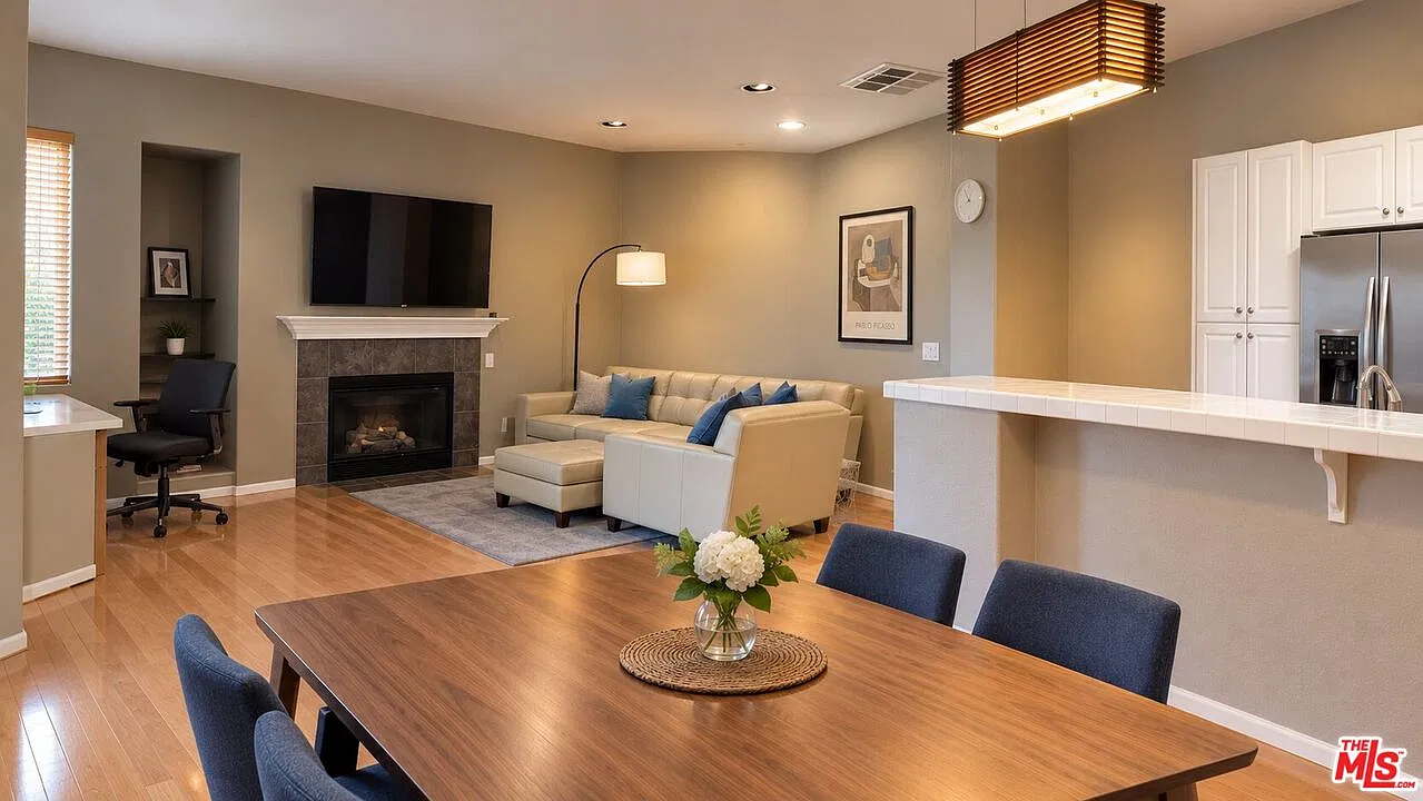 2 bed, 2.0 bath, 1022 sqft, $2,900 — Photo 2