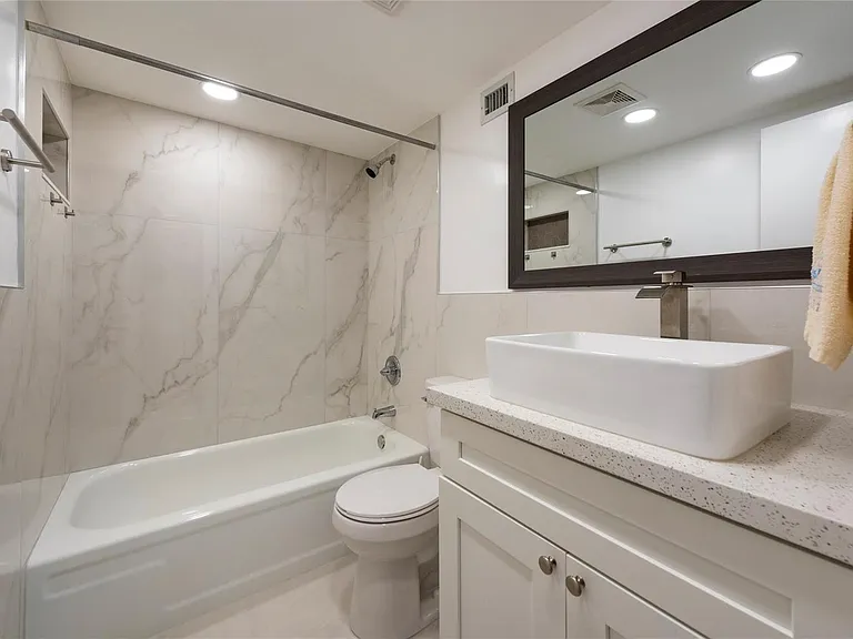 6100 NW 44th St #302 — Photo 16