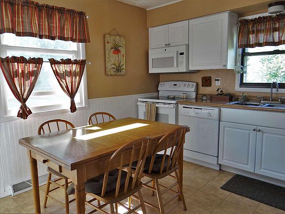 4th image of 1101 Oxford Ct