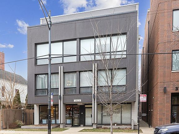 2nd image of 3718 N Ashland Ave #Pent