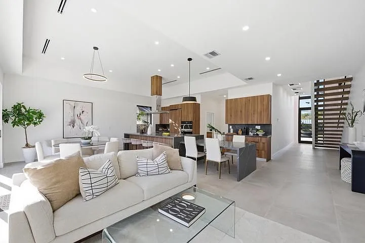 5 bed, 5.0 bath, 3000 sqft, $23,000 — Photo 3