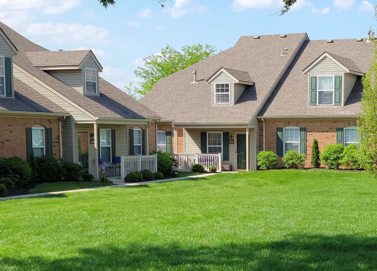 2 bed, 1.5 bath, 1041 sqft, $1,825 — Photo 2