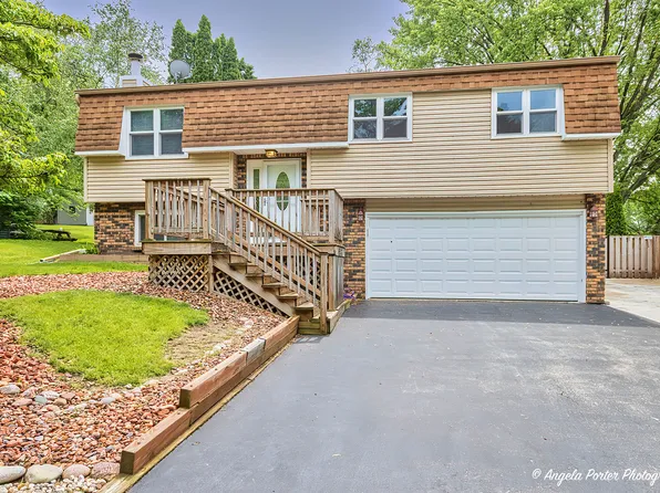 1119 Rolling Lane Rd, Johnsburg, IL 60051