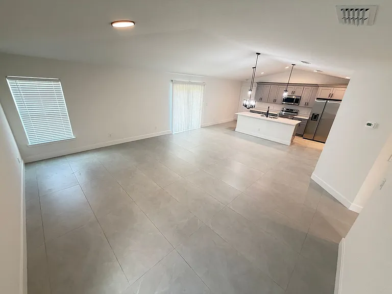 2614 Palomar Ave SE — Photo 8