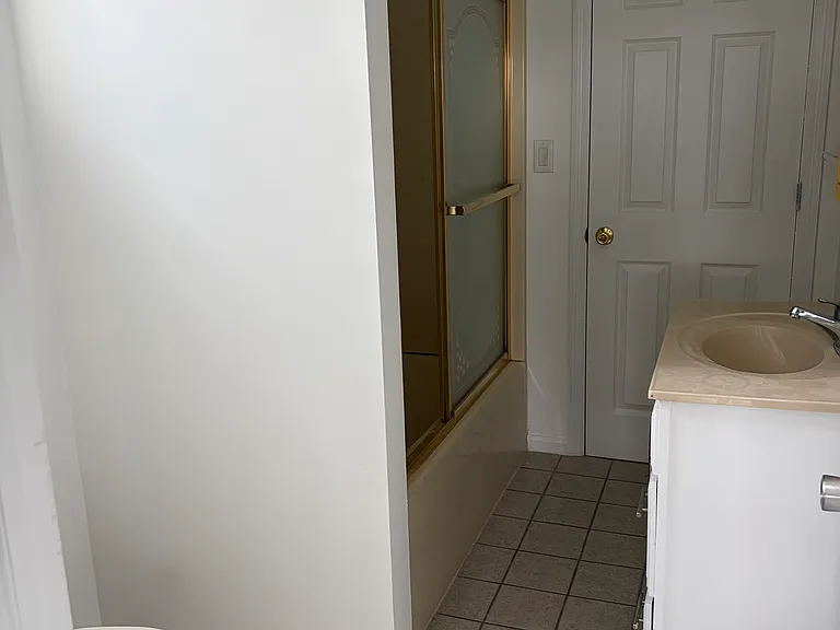 150 1/2 Oak St #1 — Photo 1