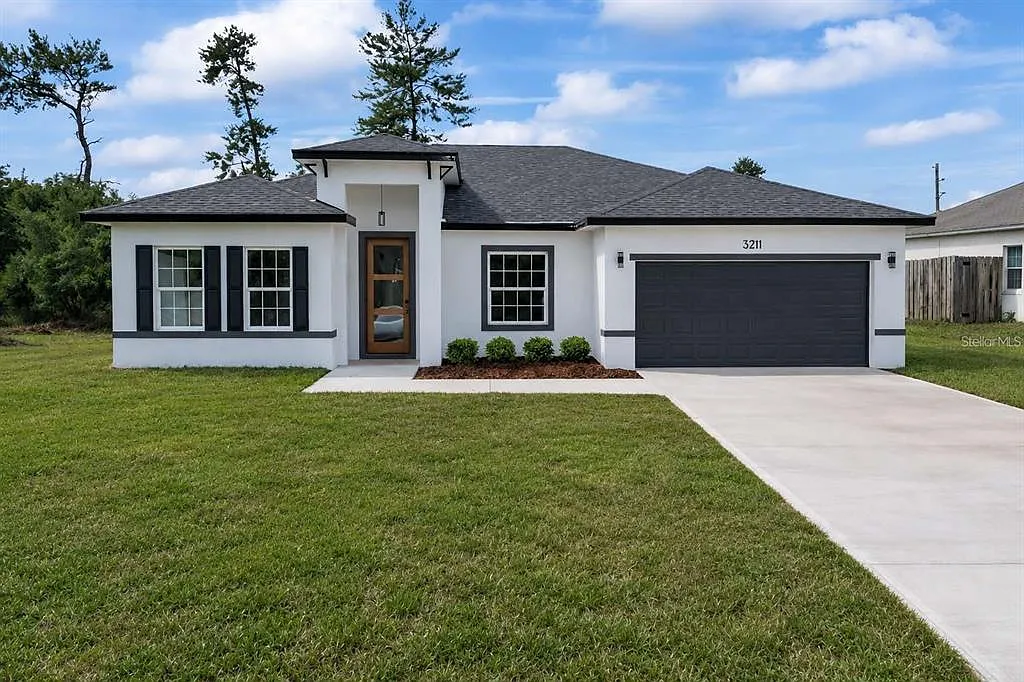 4 bed, 2.0 bath, 1774 sqft, $2,000 — Photo 1