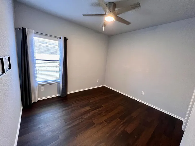 3943 Grissom Grv — Photo 21