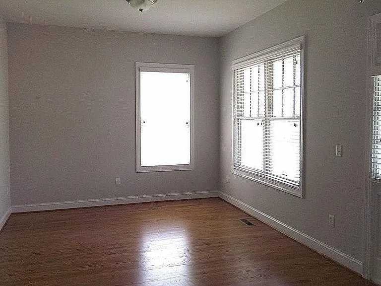 room to left/sitting room
