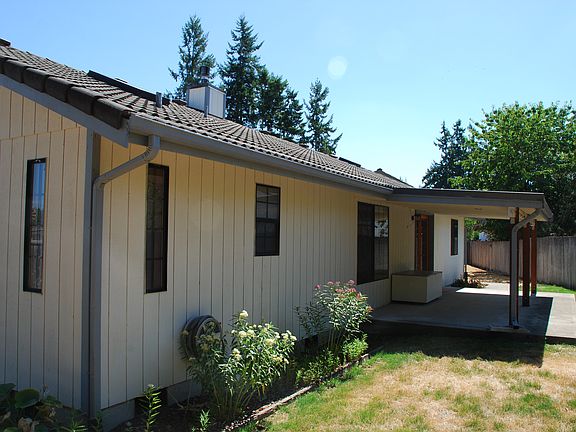 3rd image of 533 Tonya Ct SE