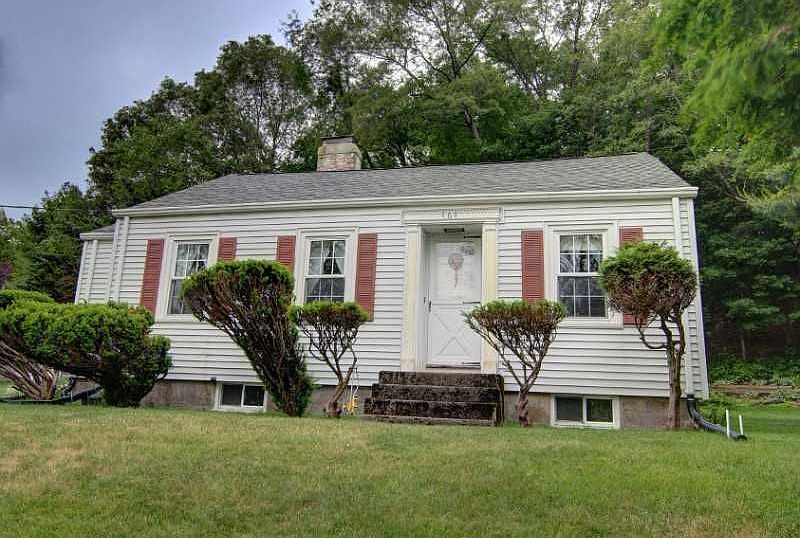 2nd image of 464 River Rd