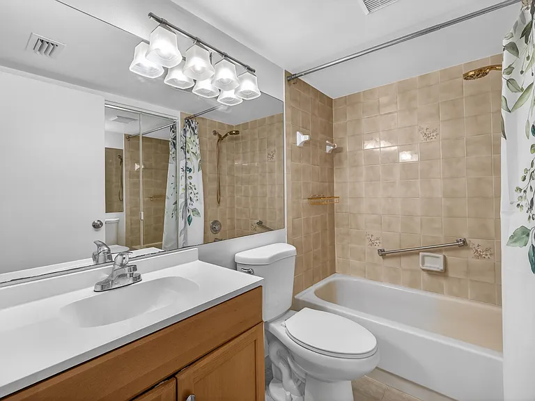 2512 SE Anchorage Cv #2 — Photo 16