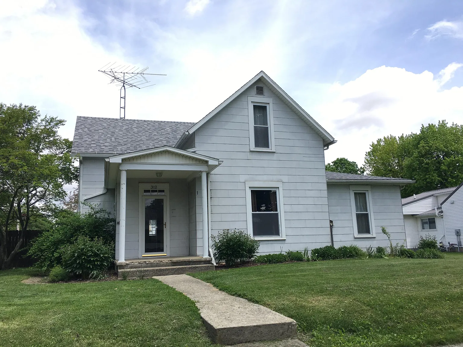312 E Newell St photo 1