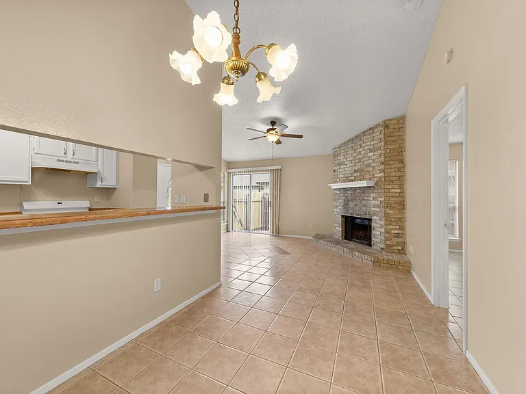 313 Greenlawn Blvd — Photo 6