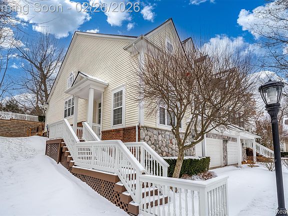 3rd image of 638 W Bluff Ct #31