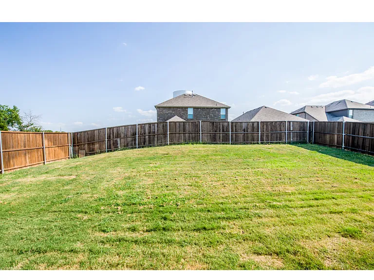 643 Hazeltine Rd — Photo 14