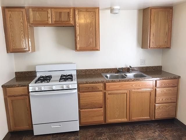2nd image of 918 School St