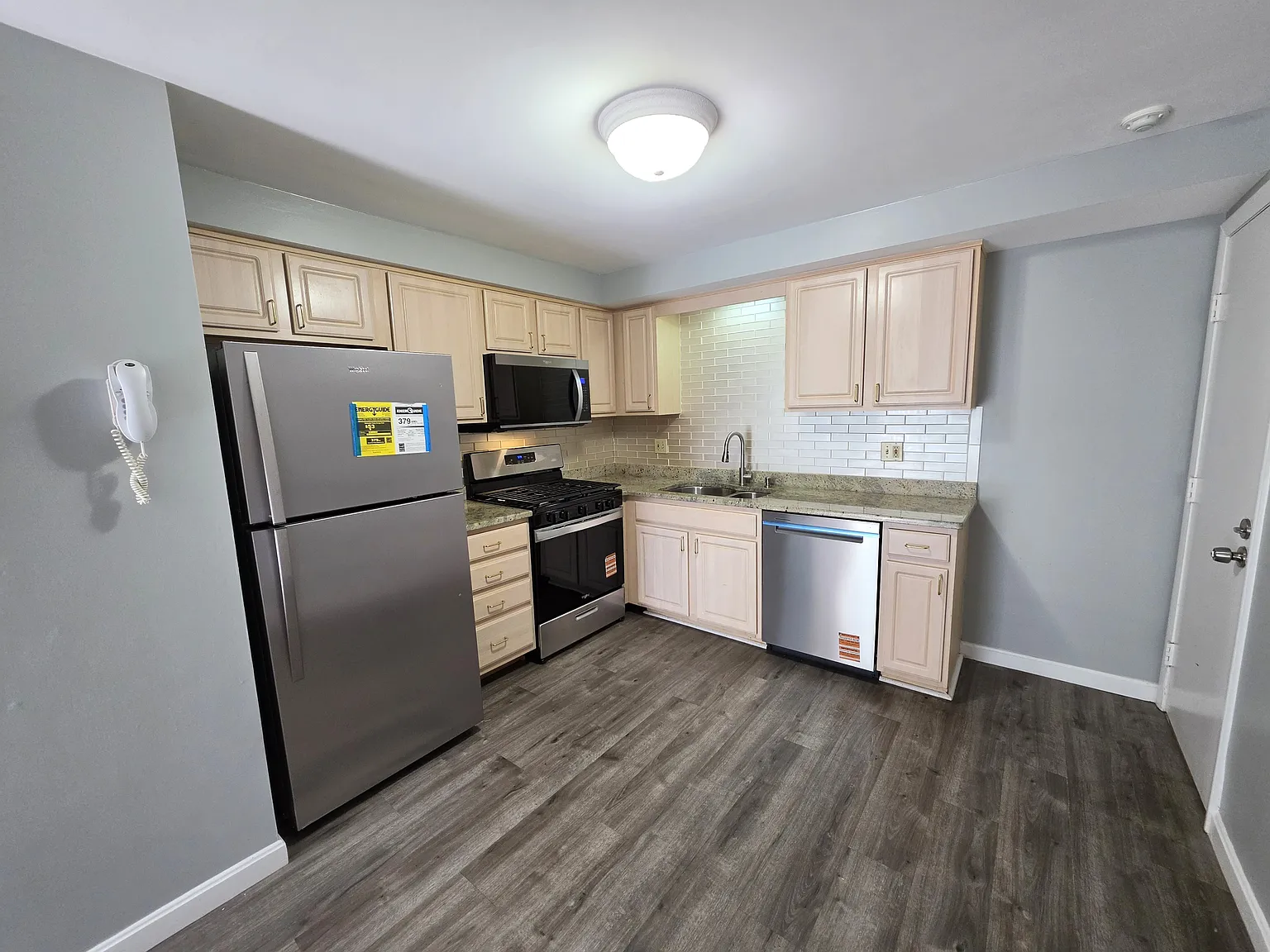 1 bed, 785 sqft, $1,925 — Photo 3