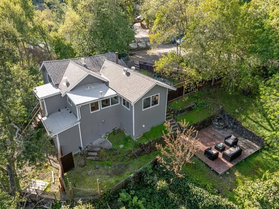 19046 Laurel Dr