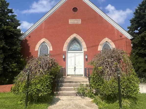 9801 Cooper Church Dr, Louisville, KY 40229