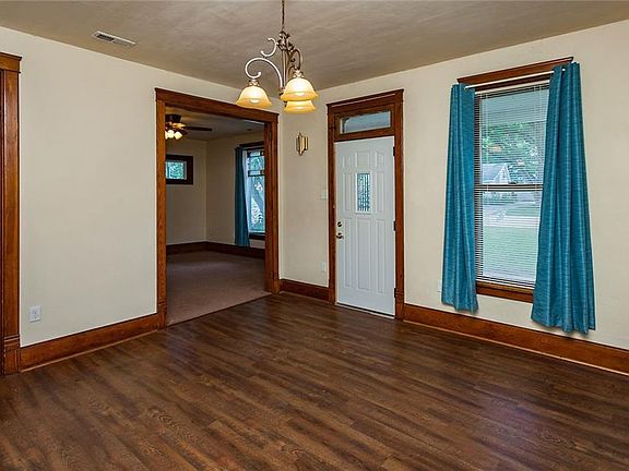 2nd image of 207 W Broadway St