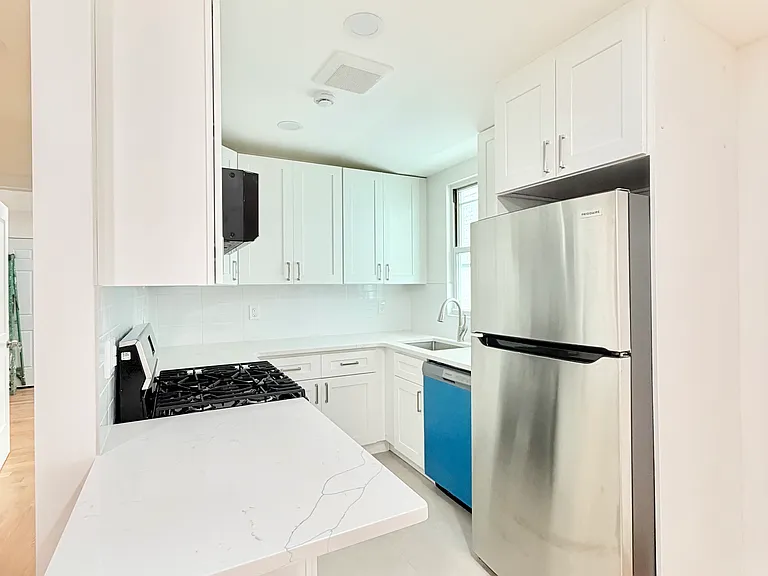 183 Greenpoint Ave #2 — Photo 8