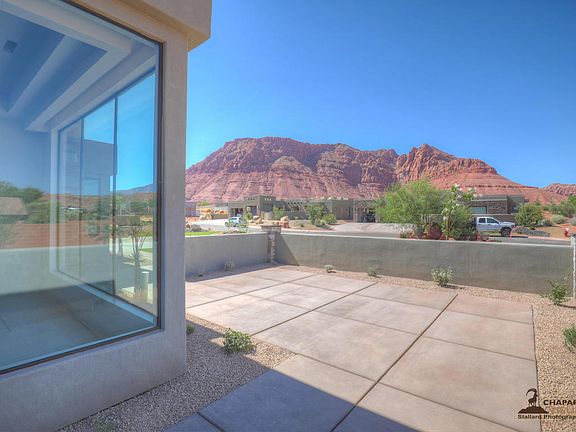 3rd image of 814 E Palisades Cir