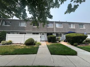 92 Storm Dr, Holtsville, NY 11742
