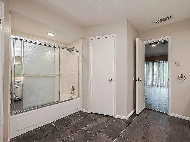 131 Cove Cir — Photo 27