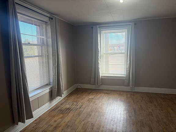 2nd image of 500 University St