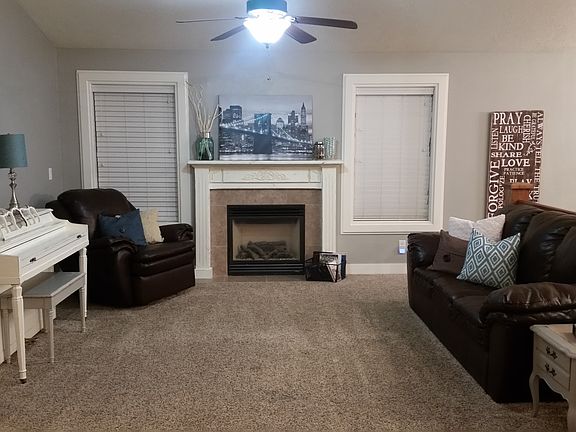 Main floor Livingroom