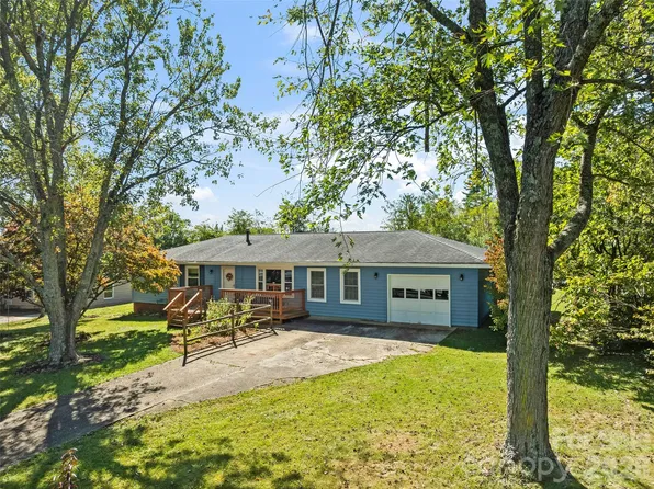 31 Southwicke Dr, Arden, NC 28704