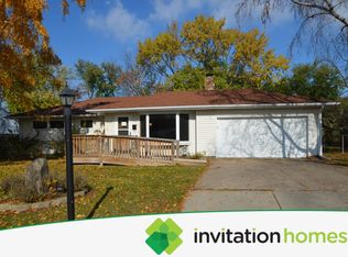 2092 Fairways Ln, Roseville, MN 55113