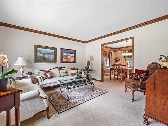 4th image of 1212 Country Oak Dr