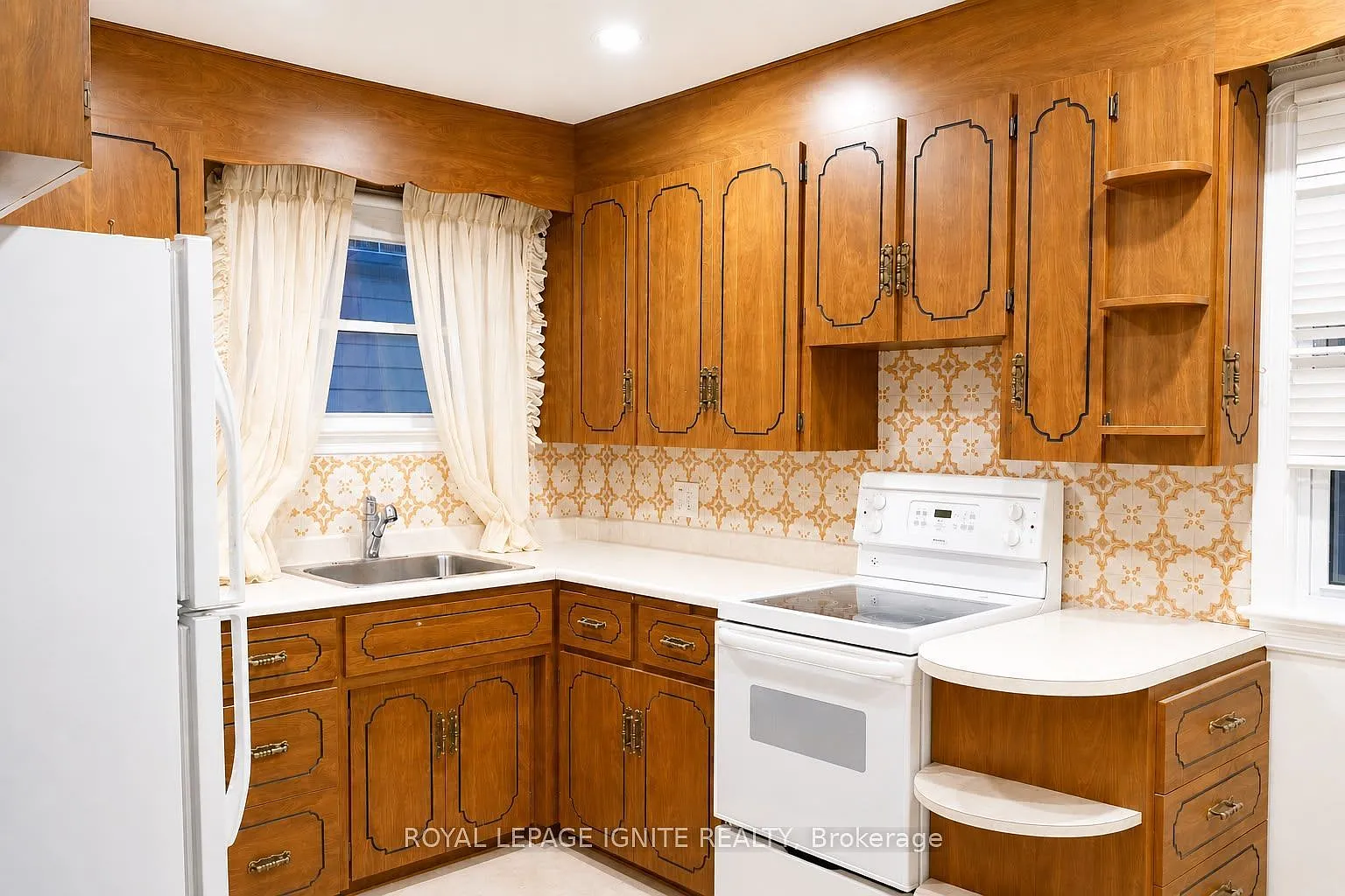 4 bed, $2,850 — Photo 2