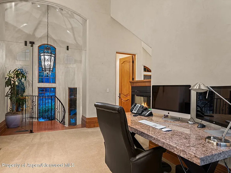 691 Pfister Dr — Photo 40