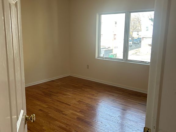 2nd image of 620 Gorge Rd APT 302