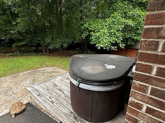 2nd image of 105 Bear Creek Ct