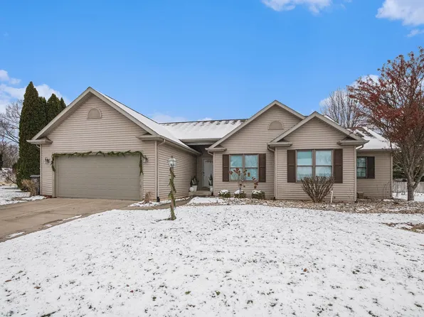 51201 Lexingham Dr, Granger, IN 46530