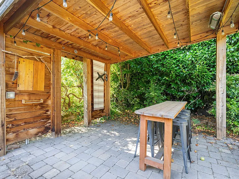 2047 N Sumner St — Photo 27