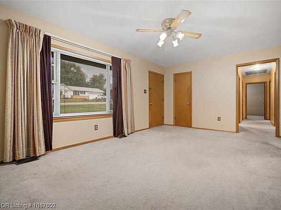 4th image of 10 Alpine Dr