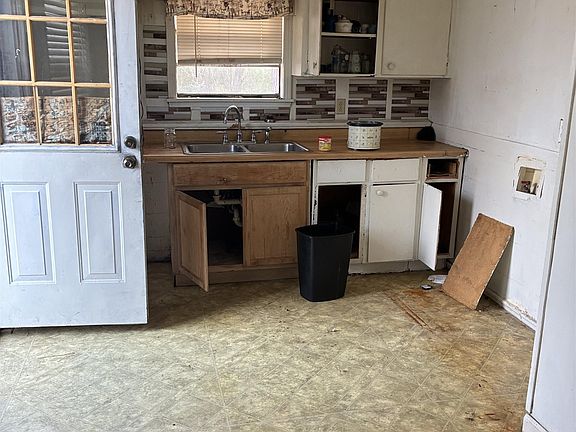 5th image of 640 W Thomas St