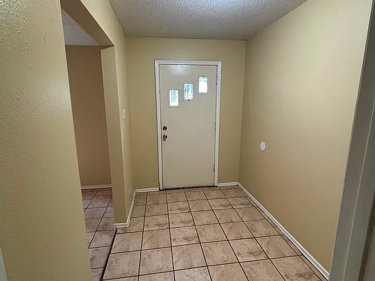 4609 Dogwood Dr S — Photo 2